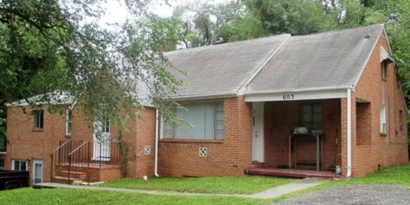 Roanoke Multiplex: 603 Strand Rd NE