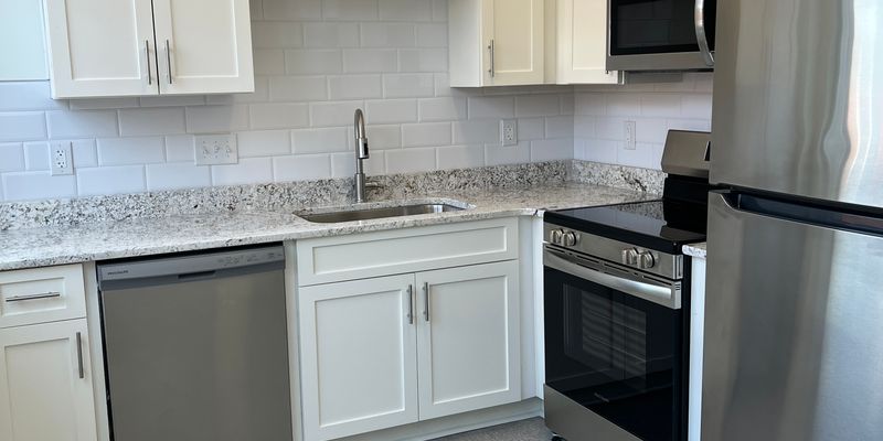 Pulaski Apartment: 500 Pico Terrace