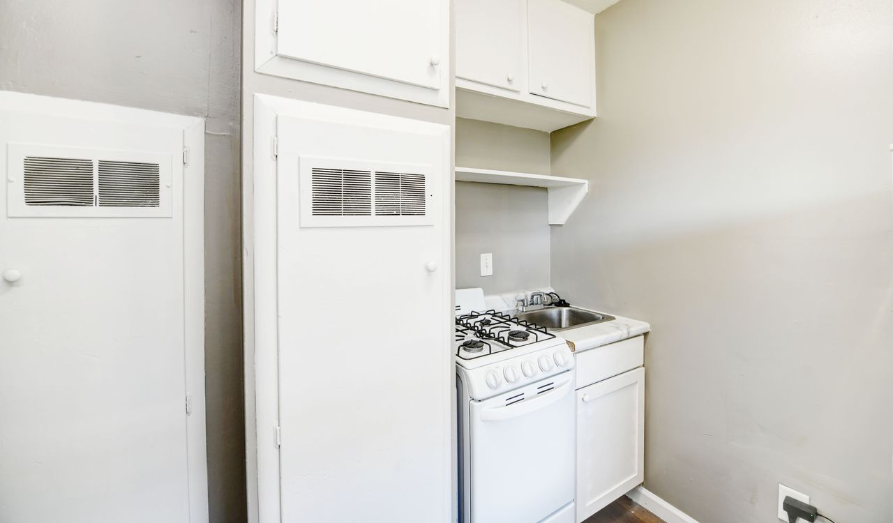 366 Wrexham Ave 366 1-2 photo 5