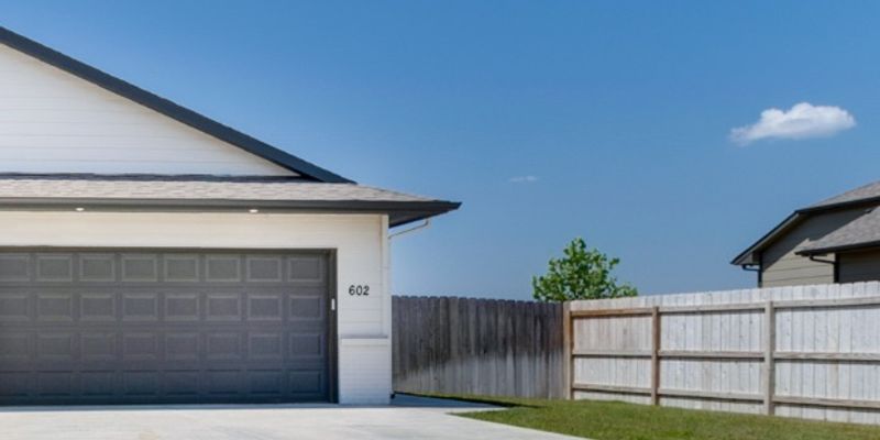 Goddard House: 596 E Martens Ct