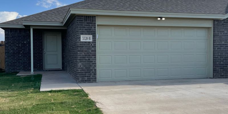 Lubbock House: 5520 122nd Street