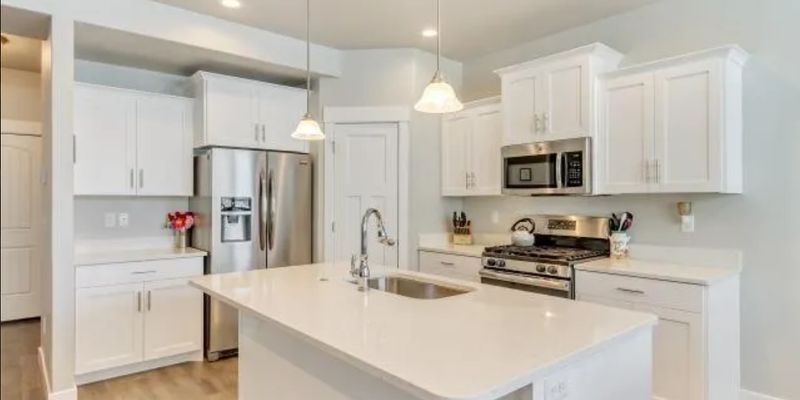 West Haven House: 4435 S Cross Creek Rd