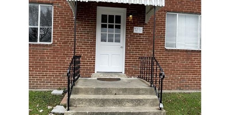 Laurel House: 900 5th St