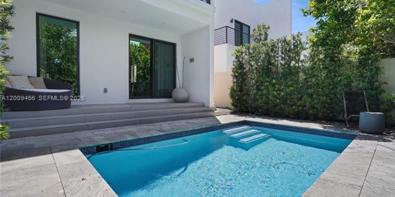 Miami House: 1371 SW 22nd Terrace
