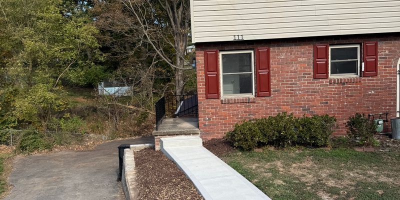 Moon House: 111 Roberts Dr