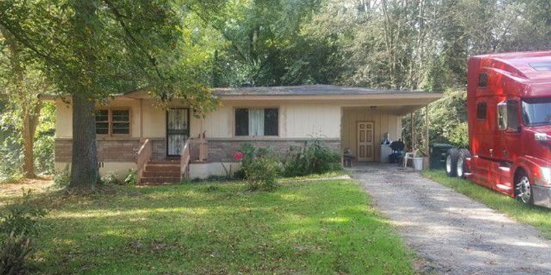 Macon House: 1143 Sunnydale Drive