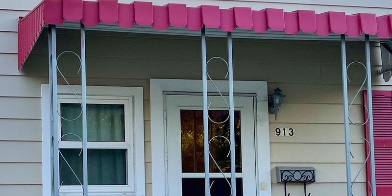 Bloomington House: 913 E Emerson St