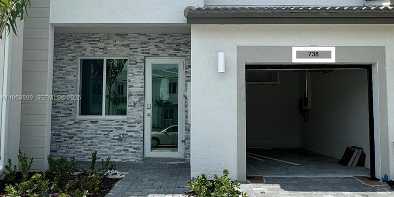 Homestead House: 738 SE 13th Ct