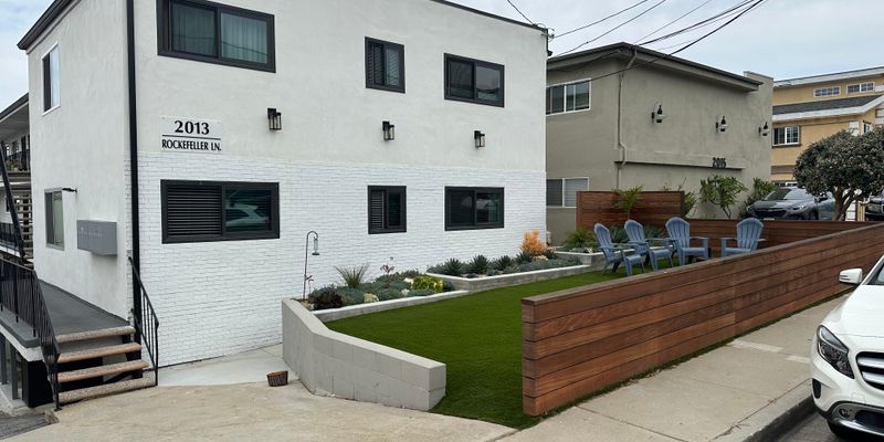 Redondo Beach Apartment: 2013 Rockefeller Ln