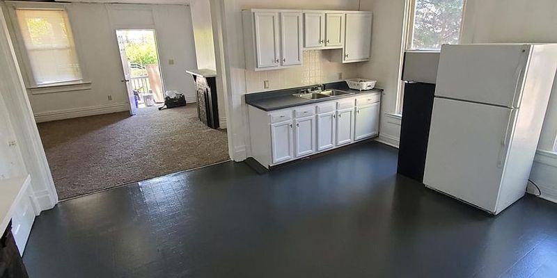 Hamilton Apartment: 205 N. C. St.