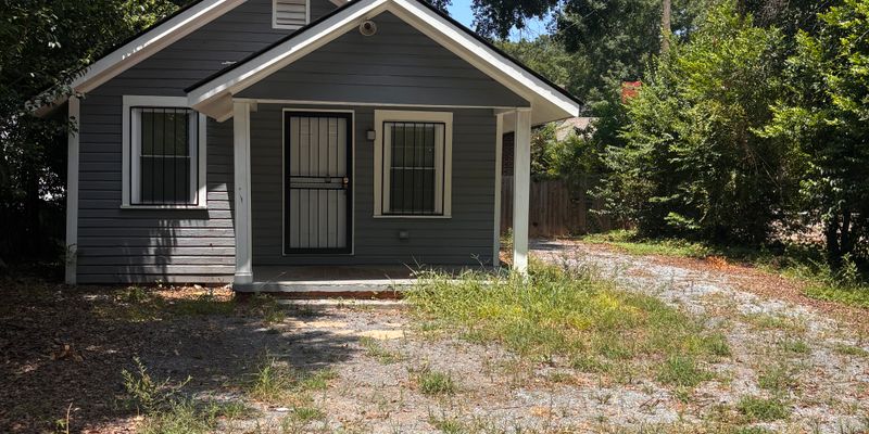 Montgomery House: 434 Burton Ave