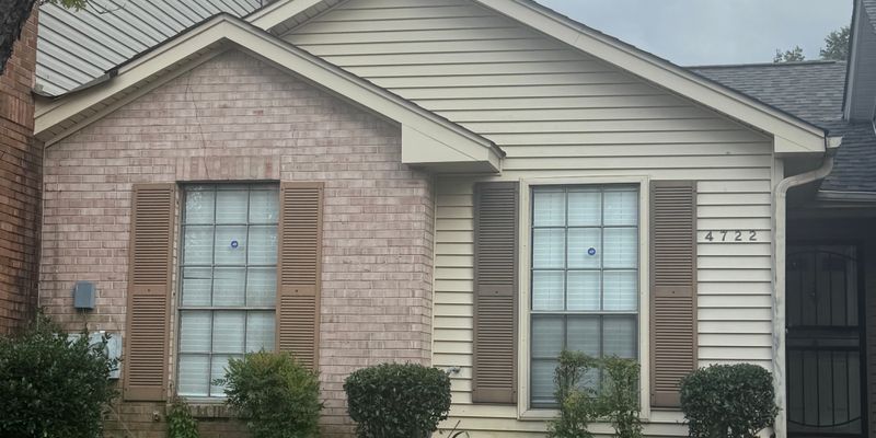 Montgomery House: 4722 Retreat Rd