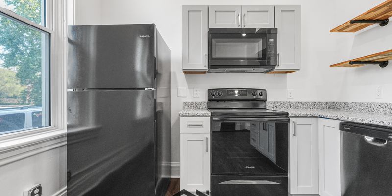 Cincinnati Apartment: 427 Whiteman St