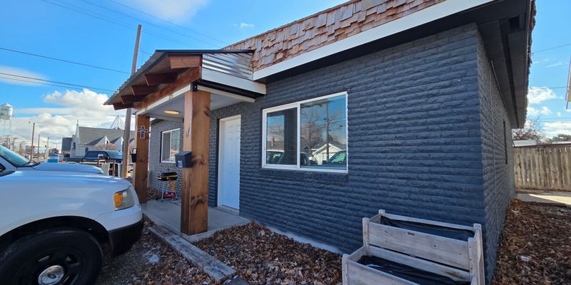 Burley Apartment: W 16th St