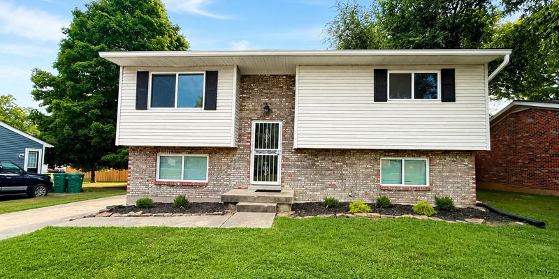 Louisville House: 11214 Pyramid Rd