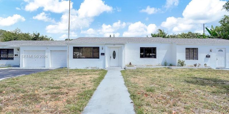 Hollywood Apartment: 2417 Pierce St