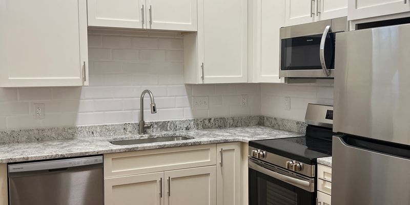 Pulaski Apartment: 500 Pico Terrace