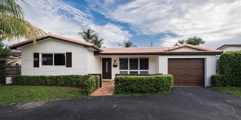 Hollywood House: 4710 W Park Rd