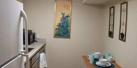 719c kitchen 3.jpg