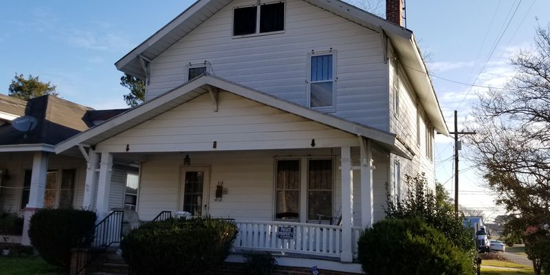 Elizabeth City House: 318 S Dyer St