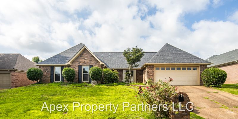 Memphis House: 7609 Dexter Hollow Dr