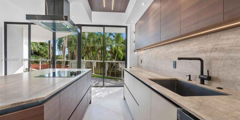 Aventura Condo: 33180 Aventura Mall