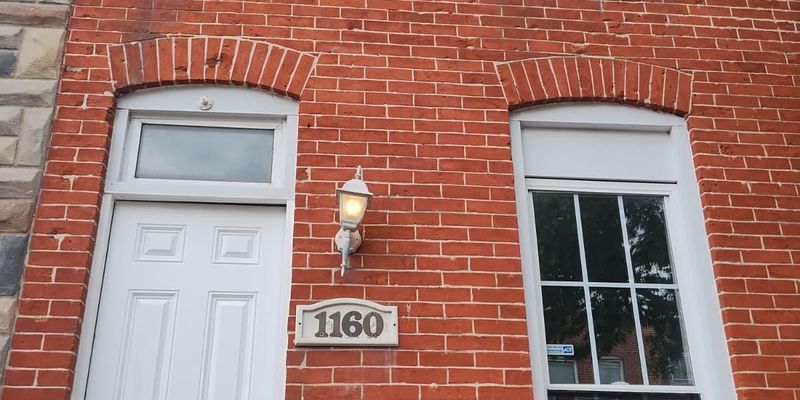 Baltimore House: 1160 Washington Blvd
