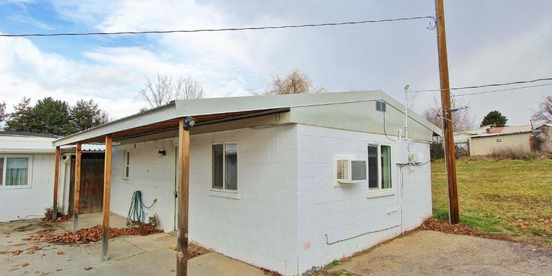 Emmett Apartment: 2020 Ua Ave