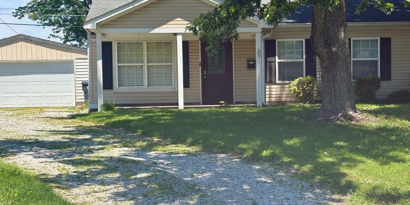 Greenwood House: 668 Hawk Ct