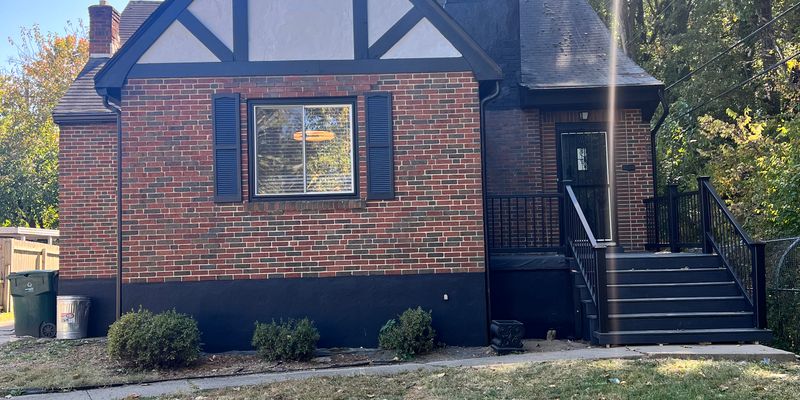 Cincinnati House: 1403 Shenandoah Ave