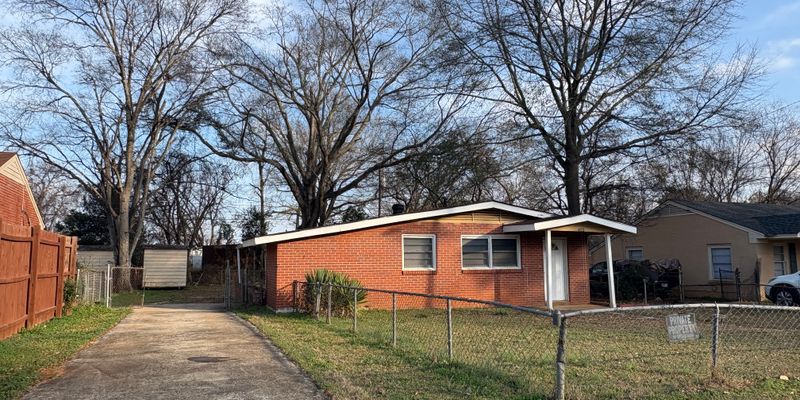 Montgomery House: 622 6th St