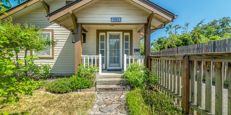 Eugene House: 1725 W 9th Pl