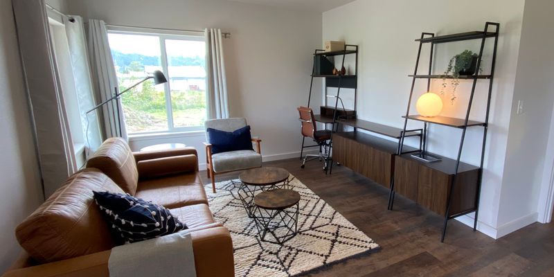 Reedsport Apartment: 575 Greenwood Ave