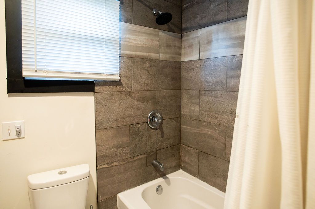 415 Brightwood Ave photo 17