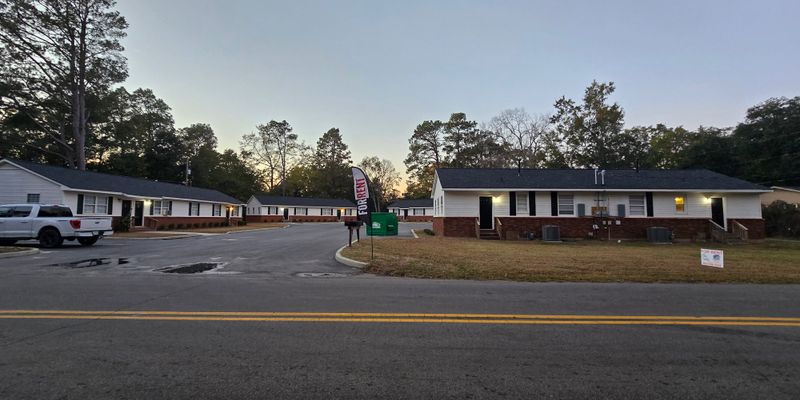 Aiken Apartment: 469 Monetta St S E