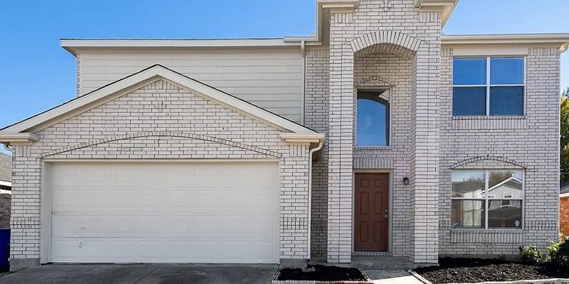Seagoville House: 211 Prentice Dr