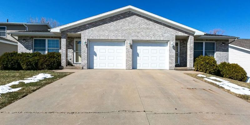 Dubuque Townhome: 2091 Hummingbird Dr