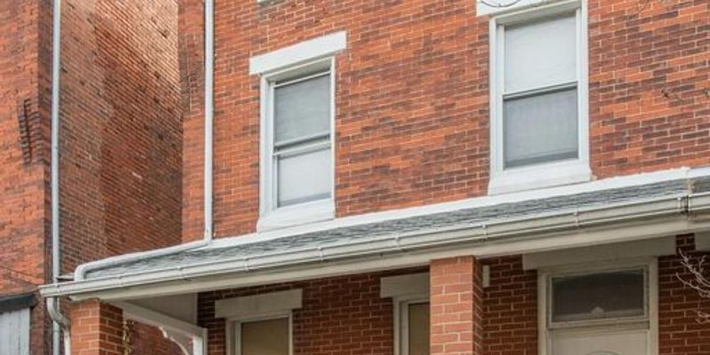 Norristown House: 718 W Lafayette St