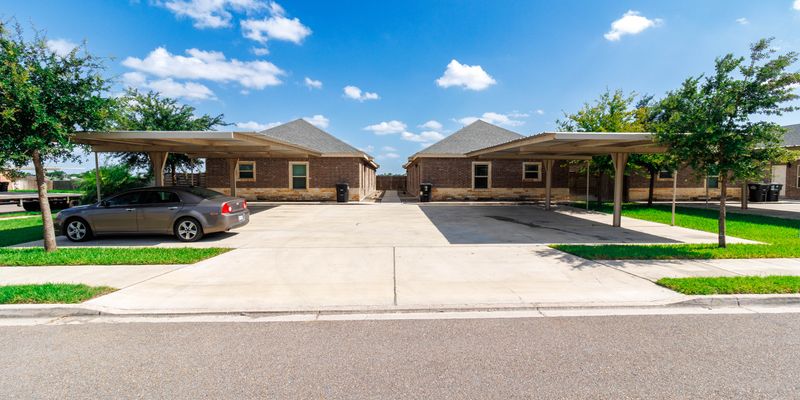 Alton Apartment: 2804 E Garfield Ave