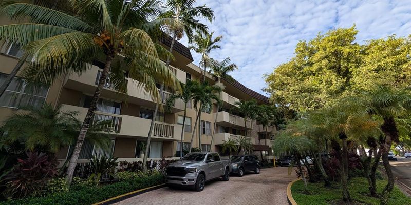 North Miami Apartment: 1800 Sans Souci Blvd