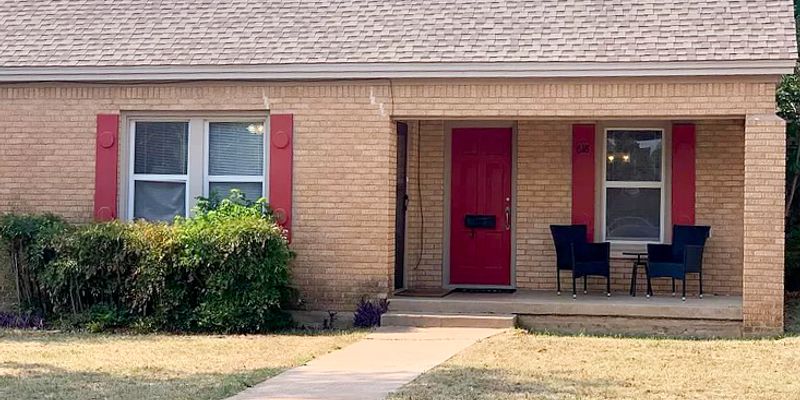 Abilene House: 618 College Dr