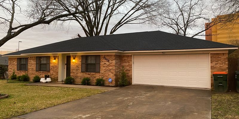 Tyler House: 7504 Hollyoak Drive