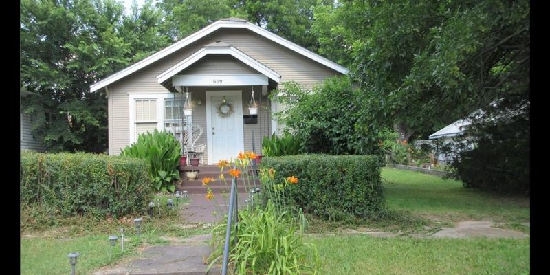 Shawnee House: 609 N Oklahoma Ave