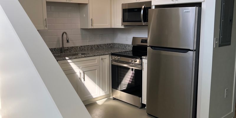 Pulaski Apartment: 500 Pico Terrace