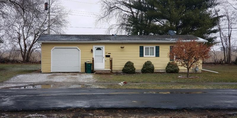 Galesburg House: 1221 Garden Ln