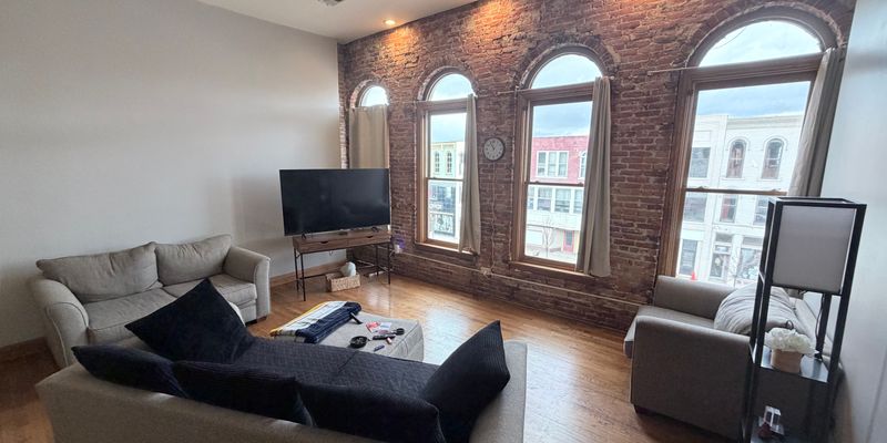 Monroe Apartment: 35 S Monroe St