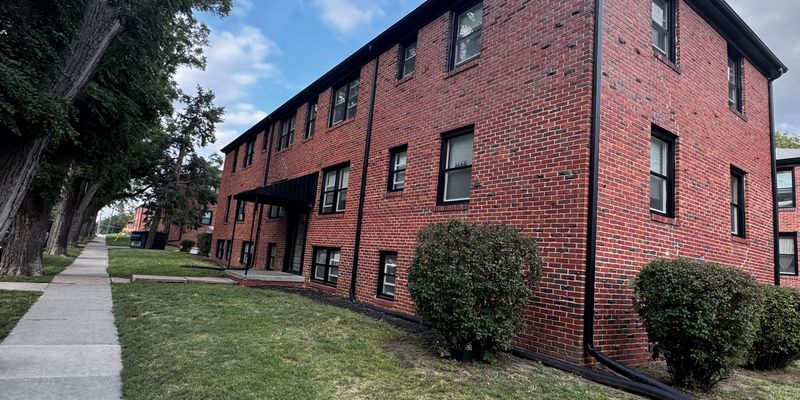 Omaha Apartment: 4728 Chicago St