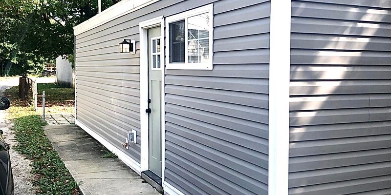 Columbus House: 1296 S 18th St