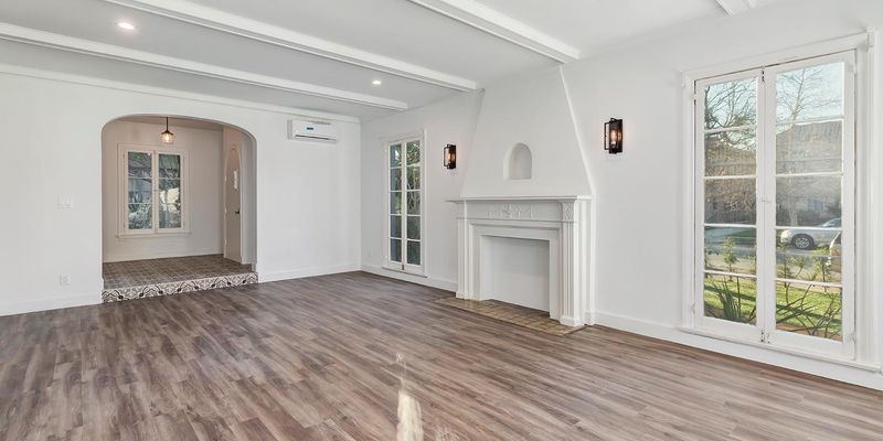 Los Angeles Townhome: 744 South Mansfield Avenue