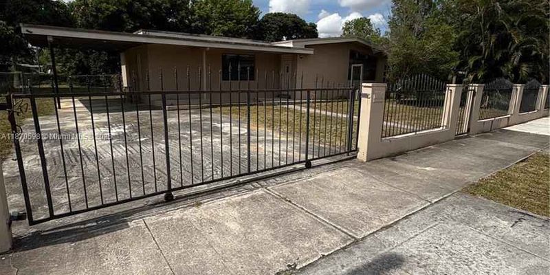 Miami Gardens House: 850 NW 168th Terrace